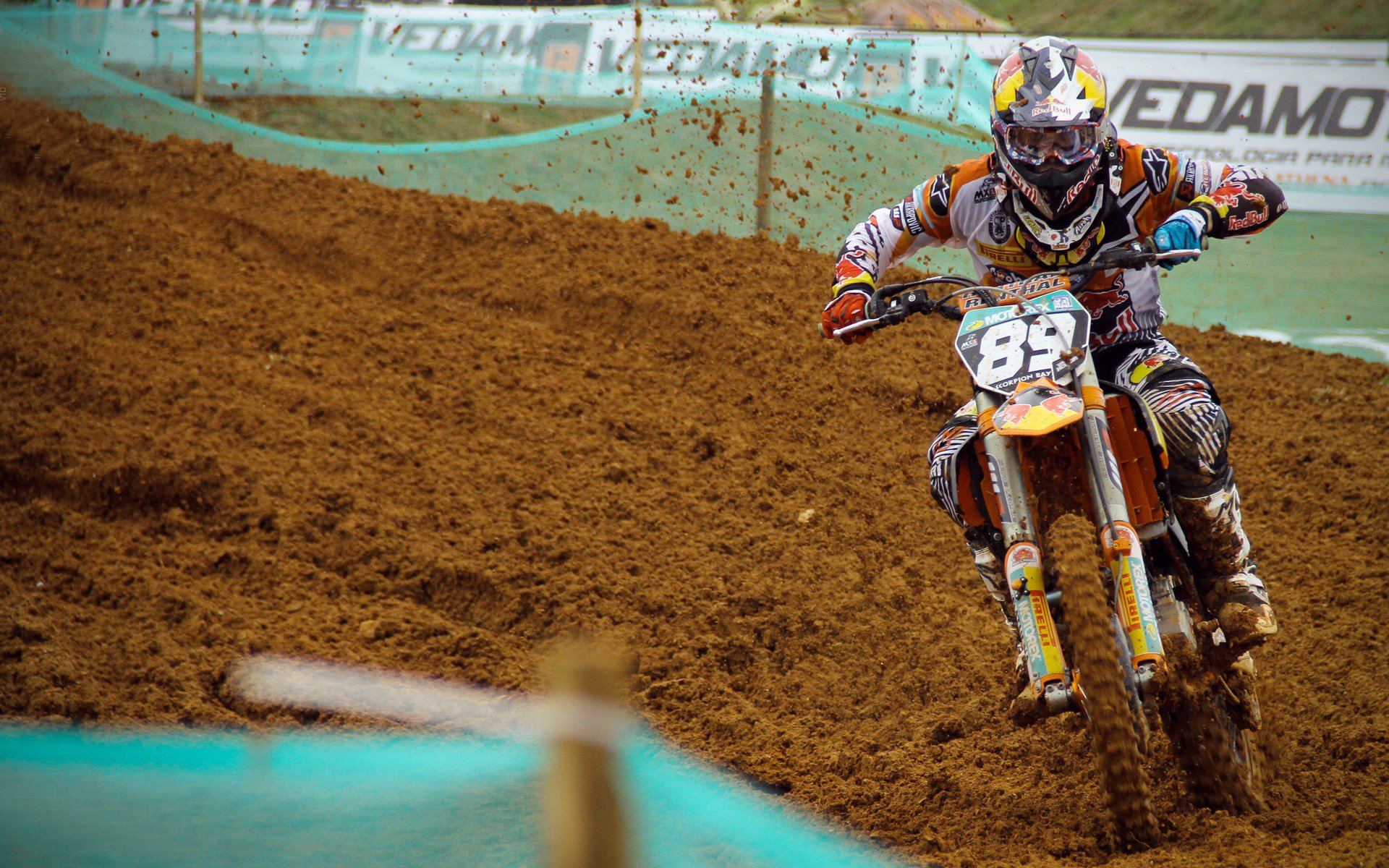 赛道与球场,当爵士制霸深圳队成为F1年度争冠的隐喻