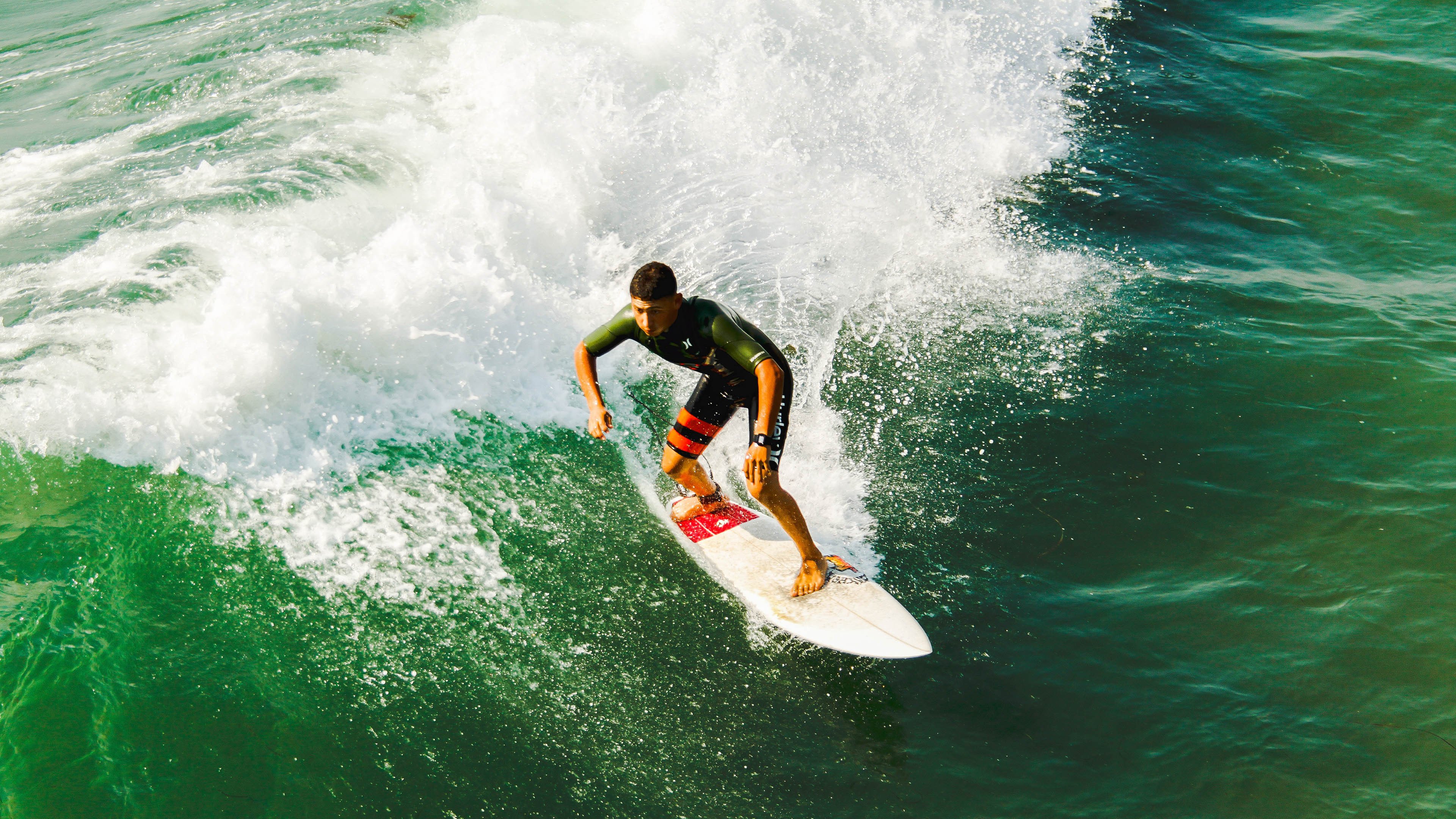 赛道上的心跳，周冠宇关键制胜，迈凯伦绝杀雷诺车队